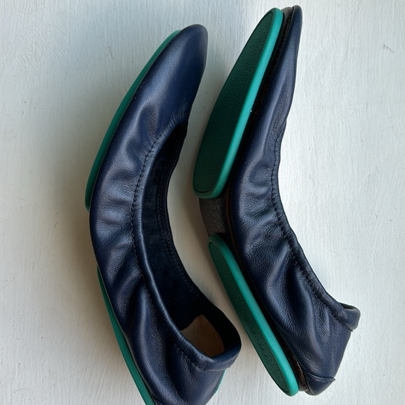 Size 7 Navy Tieks Worn 3 times - Picture 4 of 6